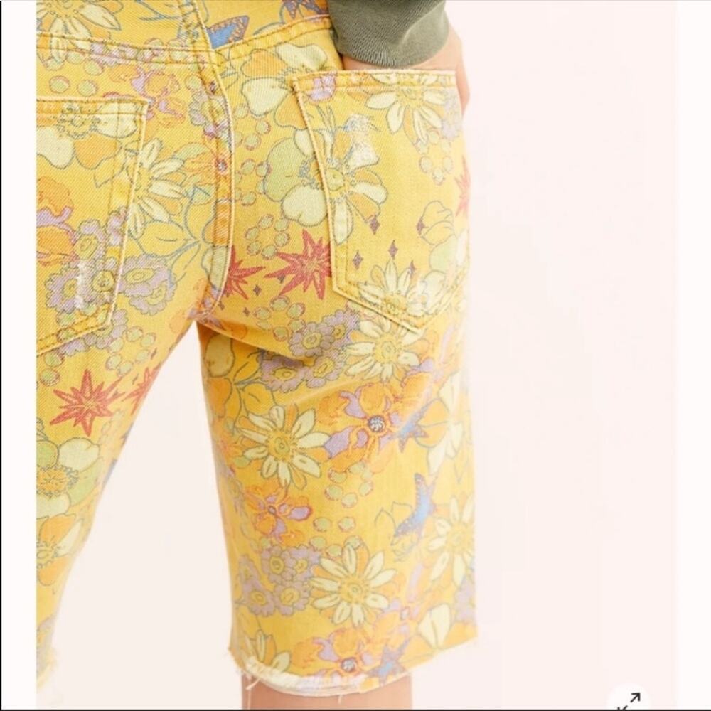 Free People Alani Boho Floral Denim Bermuda Shorts Yellow Banana Size 25 NWT - Picture 2 of 9